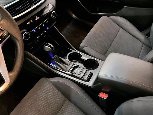 Used 2019 Hyundai Tucson SE image 18