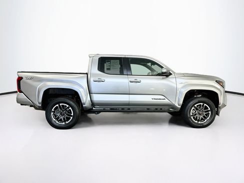 Used 2025 Toyota Tacoma TRD Sport w/ TRD Sport Upgrade Package AWD/4WD image 10