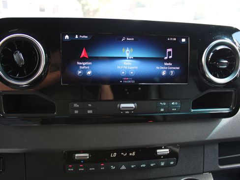 Used 2024 Mercedes-Benz Sprinter 2500 image 15