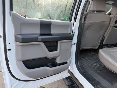 Used 2017 Ford F550 2WD Crew Cab Super Duty image 5