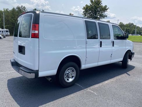 Used 2024 Chevrolet Express 2500 w/ Driver Convenience Package RWD image 5