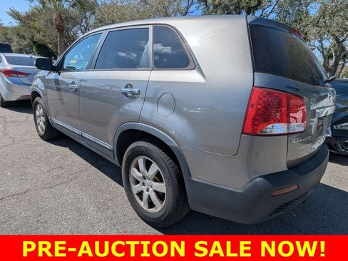 Used 2011 Kia Sorento LX image 11