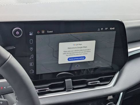 New 2026 Chevrolet Equinox LT w/ Safety and Technology Package FWD image 17
