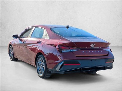 Used 2024 Hyundai Elantra SEL image 8