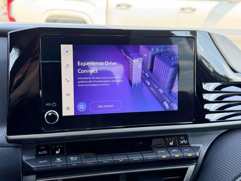 Certified 2025 Toyota Camry SE w/ Convenience Package FWD image 3