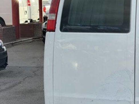 Used 2017 GMC Savana 2500 image 6