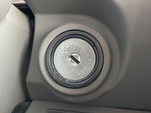 Used 2016 Nissan Frontier SV image 18