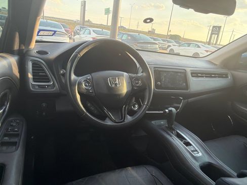 Used 2019 Honda HR-V EX-L image 9