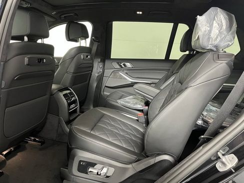 Used 2025 BMW X7 xDrive40i w/ M Sport Package image 19