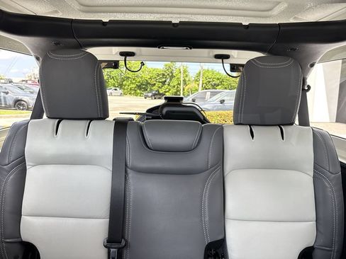 Used 2019 Jeep Wrangler Unlimited Sport S AWD/4WD image 18