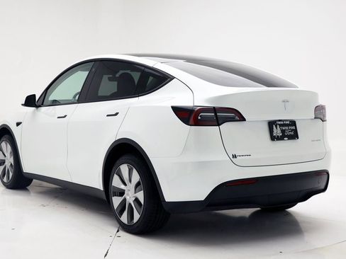 Used 2023 Tesla Model Y Long Range image 7