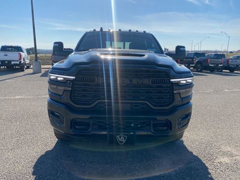 Used 2025 RAM 3500 Limited AWD/4WD image 9