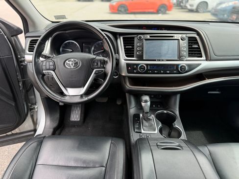 Used 2017 Toyota Highlander XLE AWD/4WD image 20