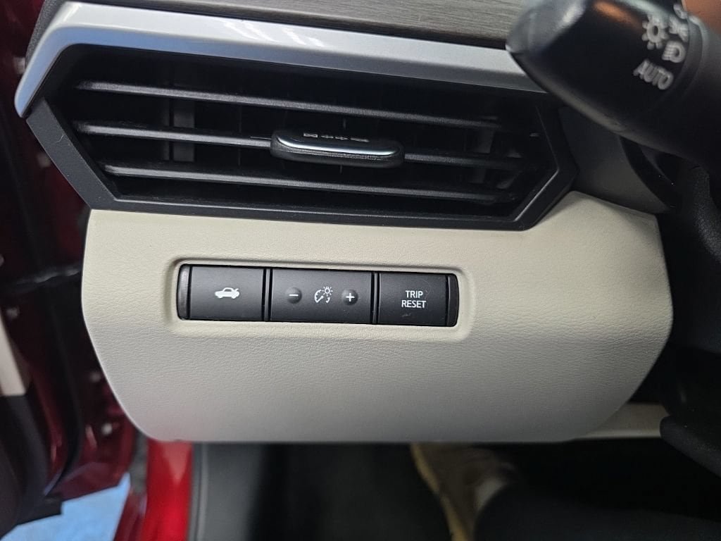 Used 2025 Nissan Altima 2.5 SV FWD image 22
