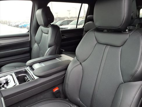 New 2026 Jeep Grand Wagoneer 4WD image 9
