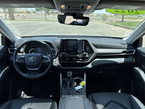 Used 2022 Toyota Highlander XLE image 14