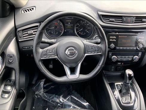 Used 2017 Nissan Rogue SV image 6