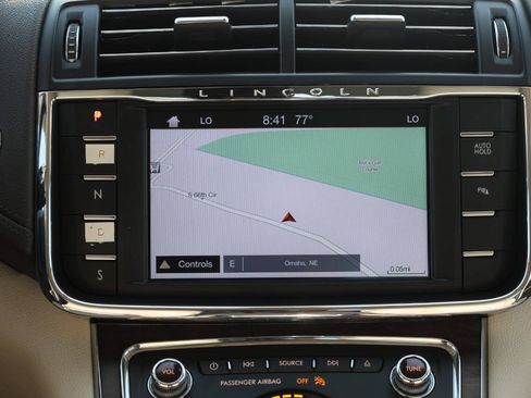 Used 2017 Lincoln Continental Select FWD image 20