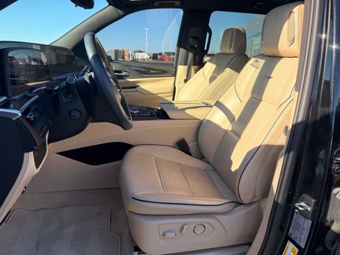 Used 2024 Cadillac Escalade ESV Premium Luxury image 11