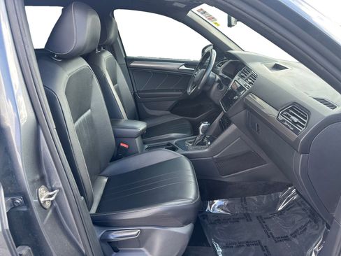 Used 2022 Volkswagen Tiguan SE R-Line image 15