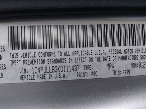 Used 2019 Jeep Cherokee Latitude Plus w/ Comfort/Convenience Group FWD image 33