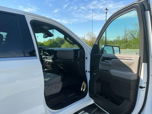 Used 2023 Chevrolet Silverado 1500 LTZ w/ LTZ Convenience Package II AWD/4WD image 18