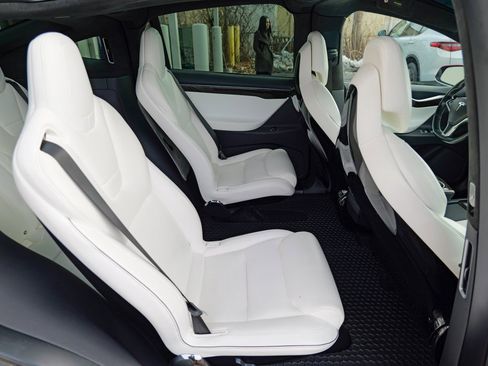 Used 2016 Tesla Model X 90D image 32