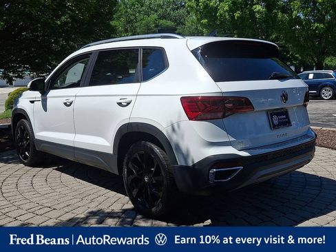 Certified 2023 Volkswagen Taos SE w/ Black Wheel Package FWD image 5