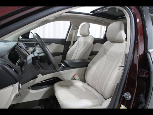 Used 2019 Lincoln Nautilus Reserve w/ Cargo Utility Package AWD/4WD image 6