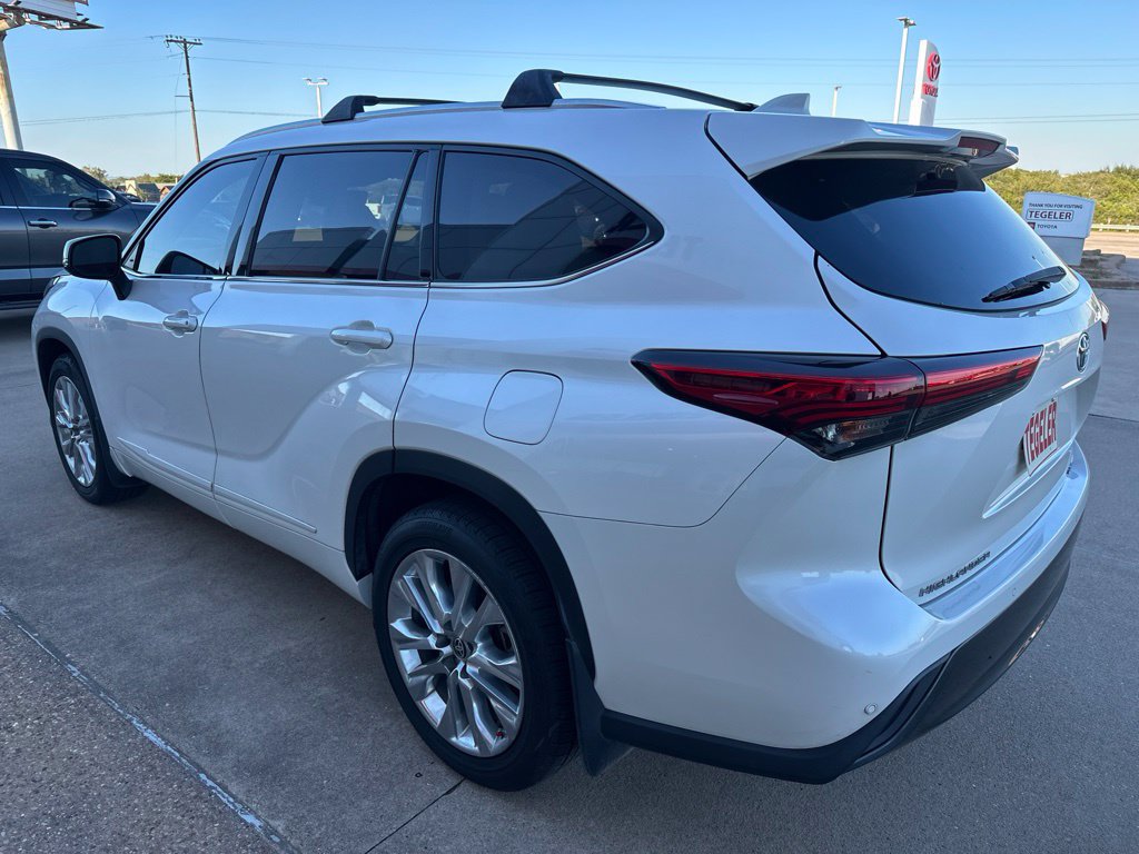 Used 2020 Toyota Highlander Limited FWD image 5