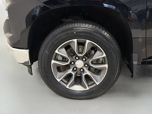 Used 2023 Chevrolet Silverado 1500 LT AWD/4WD image 32