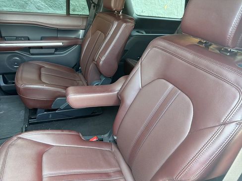 Used 2023 Ford Expedition Limited AWD/4WD image 9