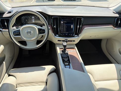 Used 2019 Volvo S60 T5 Inscription image 17