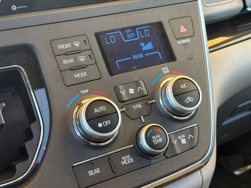 Certified 2018 Toyota Sienna XLE w/ XLE Navigation Package FWD image 25