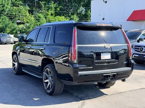 Used 2016 Cadillac Escalade Luxury AWD/4WD image 4