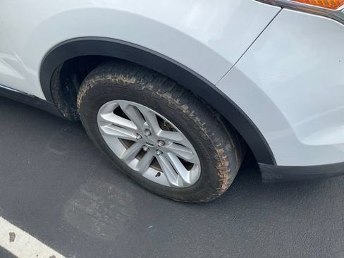 Used 2014 Ford Explorer XLT AWD/4WD image 3