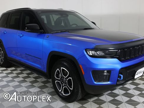 Used 2022 Jeep Grand Cherokee Trailhawk w/ Advanced Protech Group II AWD/4WD image 3