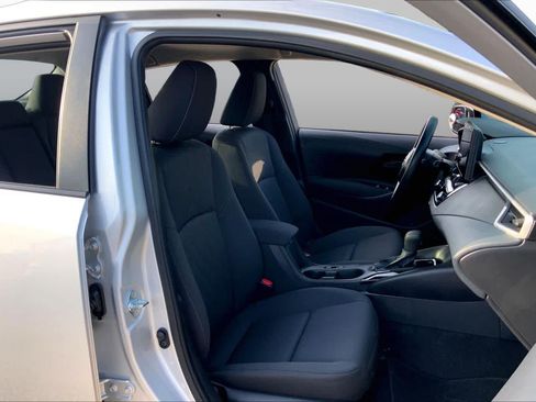Used 2025 Toyota Corolla LE FWD image 9