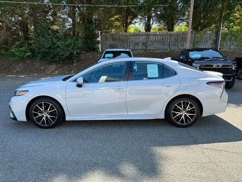 Used 2024 Toyota Camry SE FWD image 7