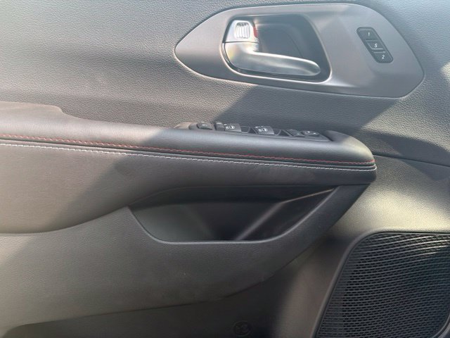 New 2027 Chrysler Pacifica Select FWD image 22