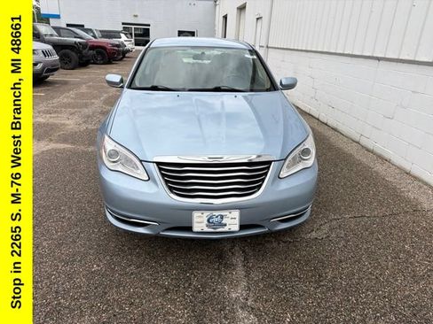 Used 2013 Chrysler 200 Touring FWD image 4