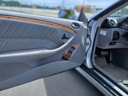 Used 2009 Mercedes-Benz CLK 350 Cabriolet w/ Appearance Pkg image 11