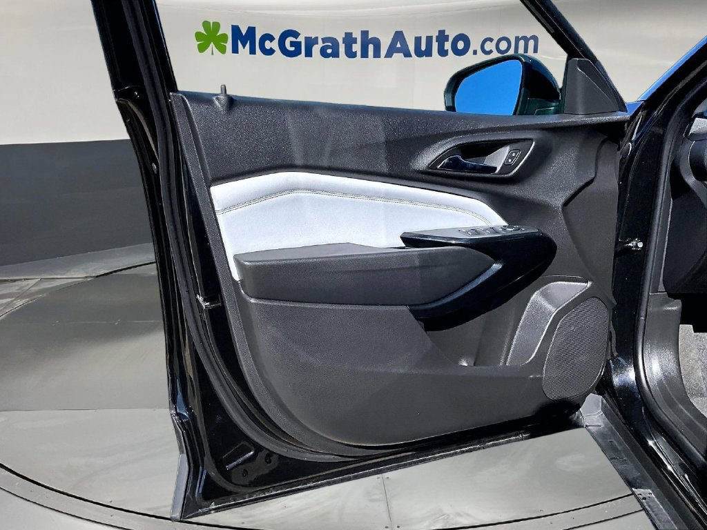Used 2025 Chevrolet Trax LT FWD image 23