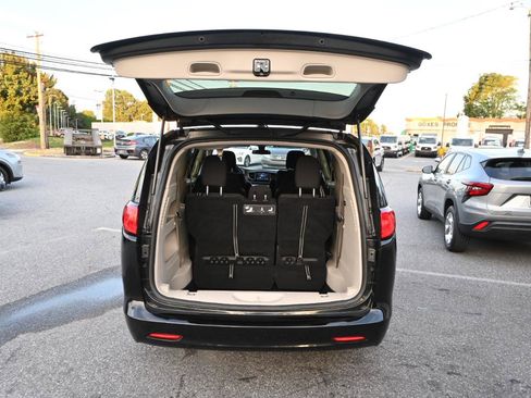 Used 2021 Chrysler Voyager LX FWD image 25