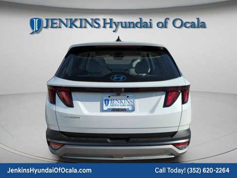 Certified 2025 Hyundai Tucson SE image 3