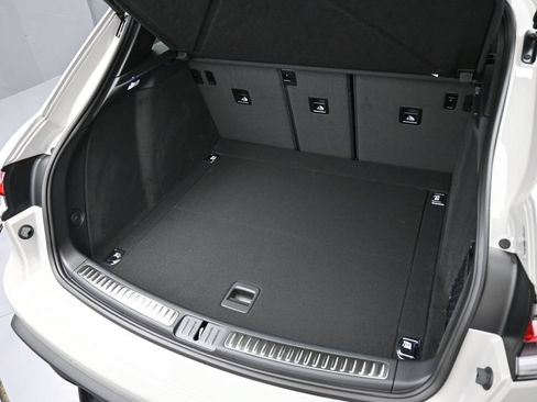 Certified 2026 Porsche Macan AWD/4WD image 32