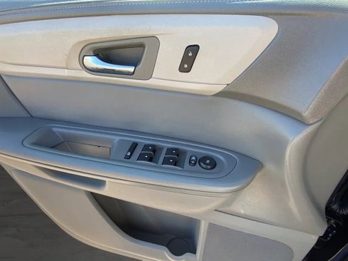 Used 2016 Chevrolet Traverse LS AWD/4WD image 19