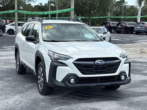 Used 2025 Subaru Outback Premium AWD/4WD image 2