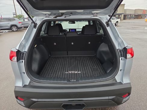 Used 2023 Toyota Corolla Cross SE image 28