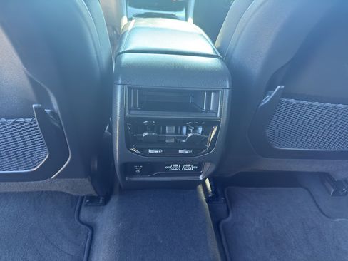Used 2025 Jeep Grand Cherokee Altitude AWD/4WD image 30